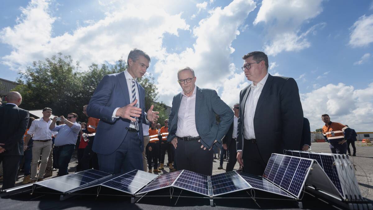 Anthony Albanese, centre, announced a plan to spark more solar projects. Picture by Marina Neil